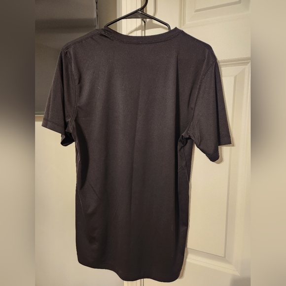 Training shirt. Size Medium. - Picture 2 of 2